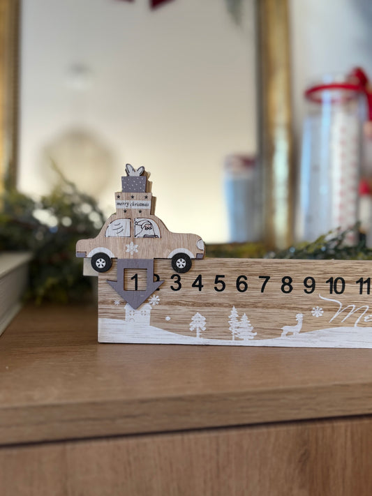 Calendrier de l'Avent en bois avec voiture
