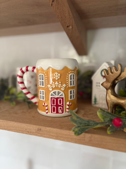 Mug de Noël en forme de maison en pain d'épices et de sucre d'orge